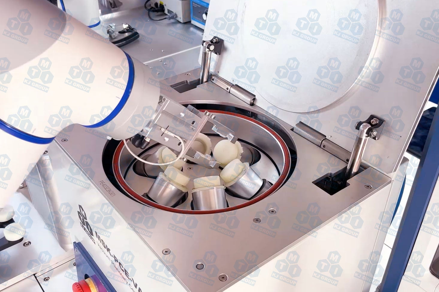 Autonomous Platform for Solid-State Material Synthesis – AMSP02