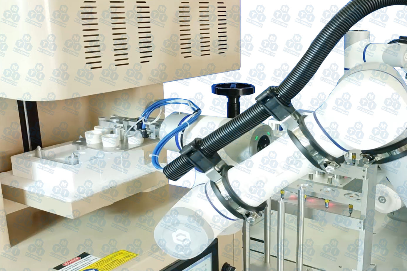 Autonomous Platform for Solid-State Material Synthesis – AMSP02